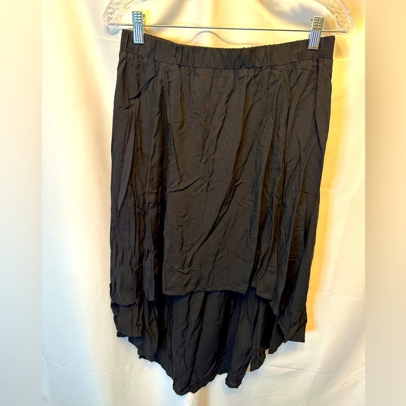 NWT American Rag Size Medium Skirt Low Front Long Back Black Elastic Waist - Picture 1 of 9